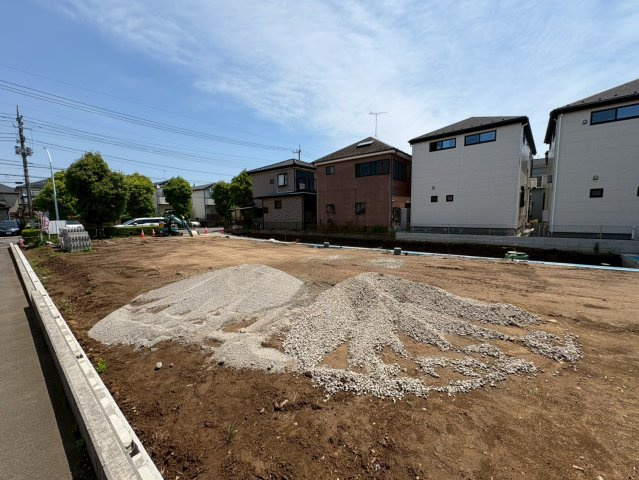 C区画　バス停から徒歩4分！閑静な住宅地！花田小学校まで徒歩2分(約160ｍ)お子様の通学は安心！スーパーマルサン越谷花田店徒歩5分(350ｍ)お買い物は近くて便利！お気軽にお問い合わせください！