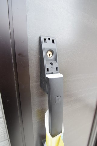 玄関扉はカードキー対応