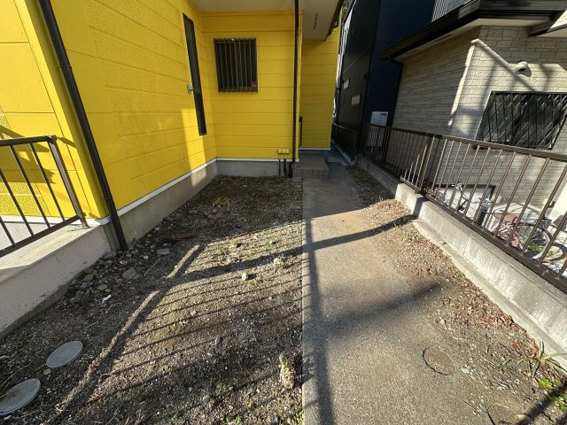 ちょっとしたガーデニングスペースもあります。