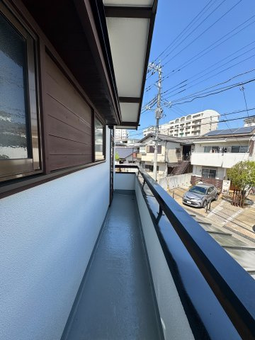 太陽の光が射し込むバルコニーは、洗濯物を干すのが楽しくなりますね♪
