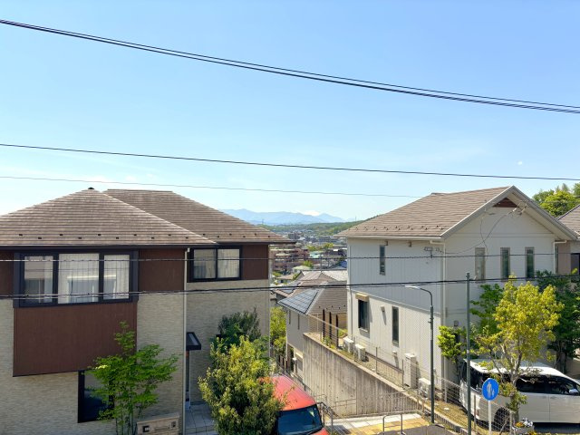 天気の良い日には、1F：リビングダイニングと2F：バルコニーから富士山を望むことが出来ます♪
