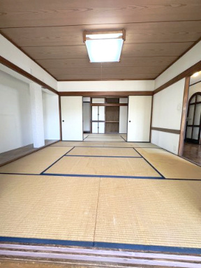 襖を開ければ大空間になる「2間続きの和室」がある家