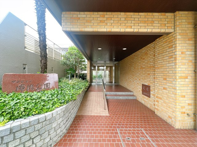 スロープ付きのエントランスです♪