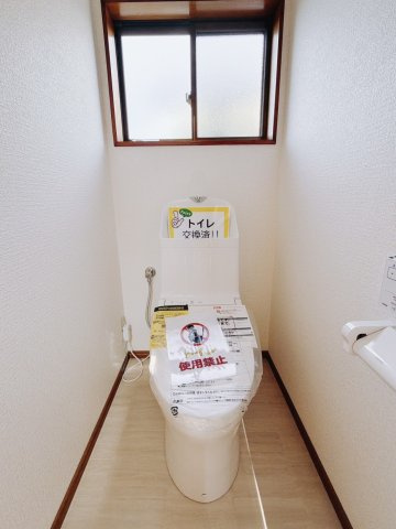 ■トイレ｜自然光が入る落ち着いた空間で1階と2階にトイレがございます♪ついつい長居してしまいますね♪