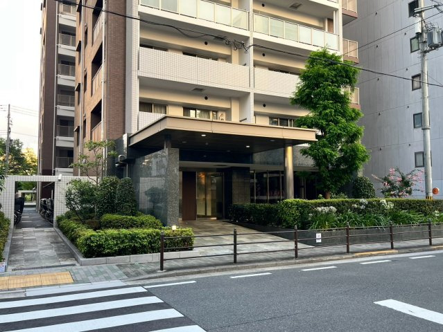 【基壇部】重厚感がありシックな洗練されたアプローチです！