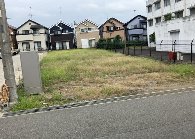 隣家の土地はどうなっているのか、生活利便施設が近くにあるのか、学校まで近いかなど、お客様のライフスタイルにあわせたイメージが重要です。また、近くにあると困る施設が近くにないかも確認するといいでしょう。
