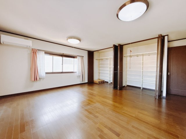 ■主寝室｜主寝室｜広い寝室ならインテリアも自由自在にお楽しみいただけます♪お外から帰ってきた後は寝室でゆっくり自分の時間をお過ごしください。
