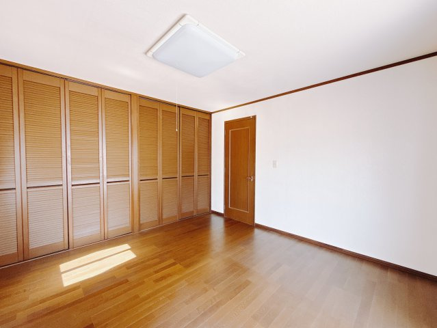 ■2階洋室｜子供部屋のメリットは「自立心を養うことができる」「自分で整理整頓できるようになる」そして、お子様が成長した際には「プライバシーを確保できる」といい事だらけ♪