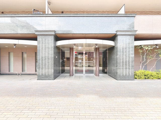 ゆとりのあるエントランスです