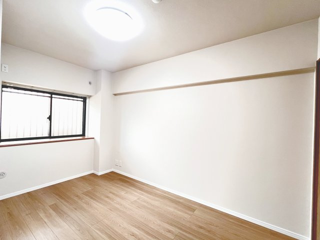 ゆったりした洋室です