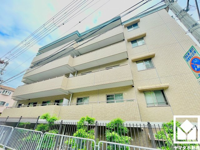 開閉部には断熱・防露・省エネ・防音性の高い真空ガラス「スペーシア」を採用。冷暖房効率を高めながら、心地よく落ち着いた暮らしをサポートします。