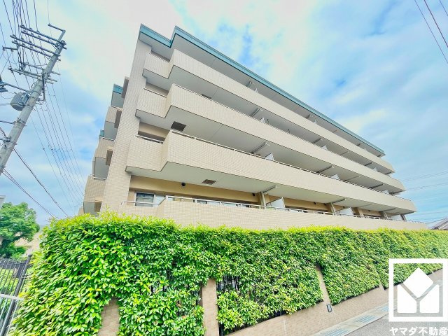 南向きバルコニーで陽当たり、風通し良好。奥行きもあり広々としているため、お洗濯物をたっぷりと干す事ができます。
