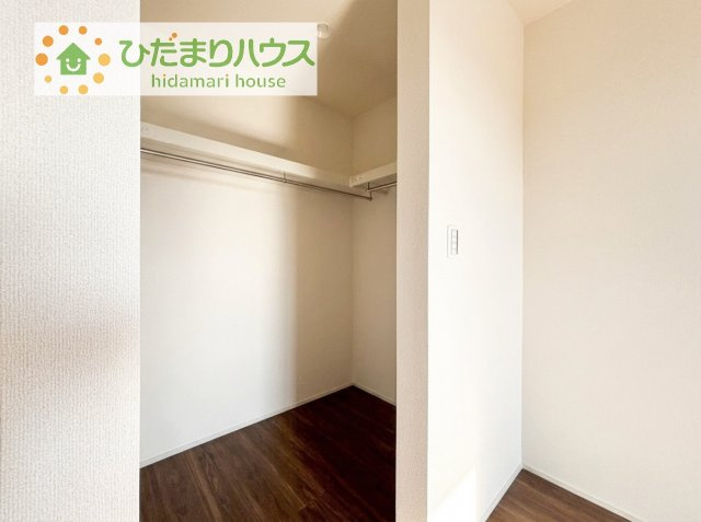 大型ウォークインクローゼット付きです♪