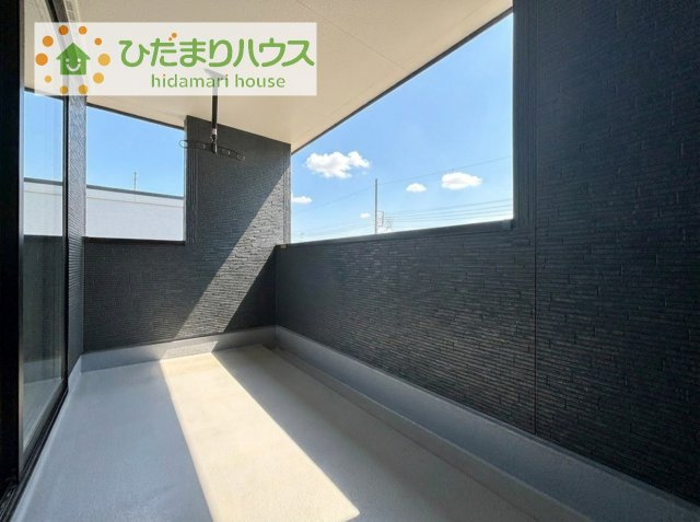 広々としたバルコニー。お洗濯物もぜーんぶ干せちゃいます！！