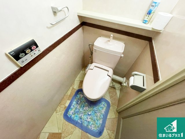 シンプルで清潔感のあるトイレです。
