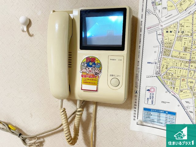 モニターインターホン！声だけでなく来訪者の姿や顔がモニターで確認できるので、小さなお子様がいらっしゃるご家庭でも安心できます！