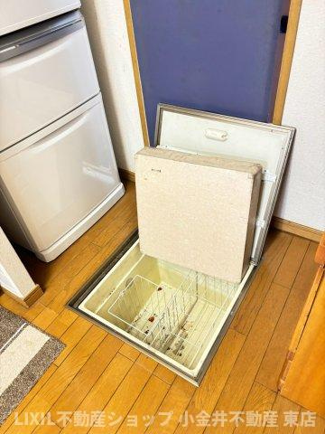 【収納】現地写真：床下収納もついております。