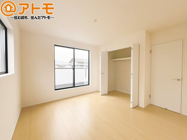 バルコニーに面したお部屋なので、布団などの大きなものも楽々干せます♪