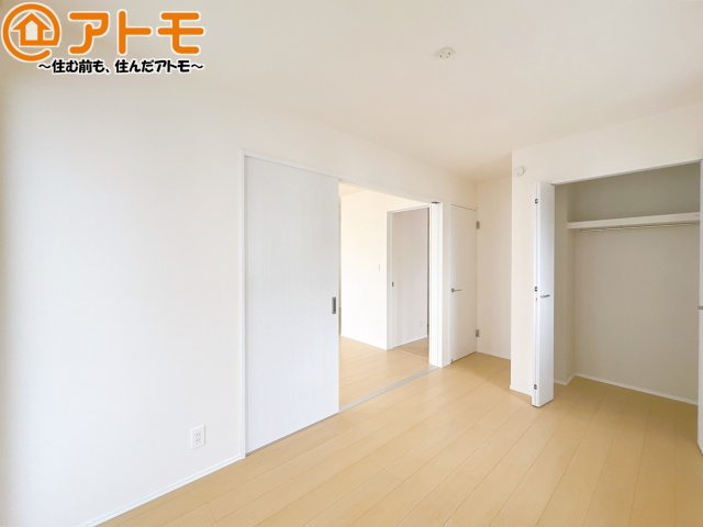 収納スペースもしっかり確保したお部屋は、収納家具の数も減らせるのでお部屋を広く使えます！