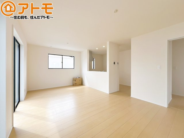 家族団らんのイメージは、リビングを思い浮かべませんか？リビングこそ広々としたお部屋が良いですね♪