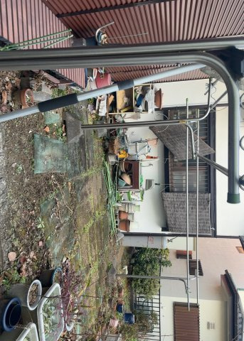 土地の形が極端に長細かったり、狭小地、あるいは道路との高低差がある傾斜地だった場合、後々売ろうとしても買い手がつかない場合もあります。後々、売却することになった時に価値の下がらない土地を選びましょう。