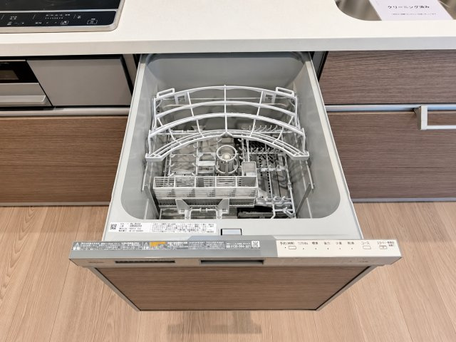 ・食器洗乾燥機付きで家族の食器もピカピカ。便利です！