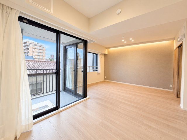 ・休日はおひさまの光をたっぷりと取りこめるリビングでゆったりと過ごしませんか？