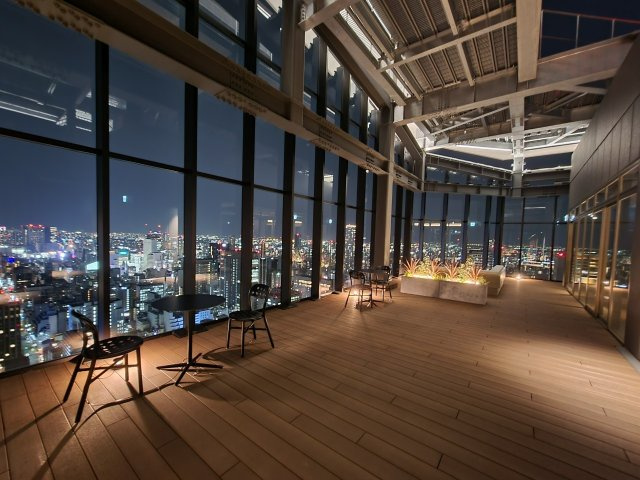 【スカイテラス】心を満たす、天空のサロンへ☆日常の喧騒を忘れ、都市の景観をお愉しみください◎