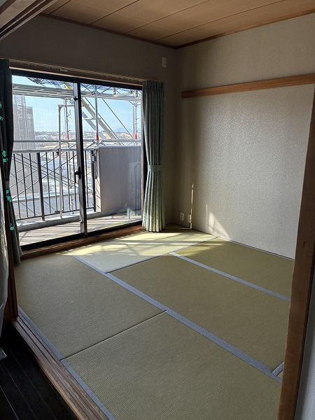2026年3月撮影/6.0帖和室　畳の香りが落ち着く6帖の和室です！　お布団や季節物の衣類などをすっきり収納できる押し入れ完備◎