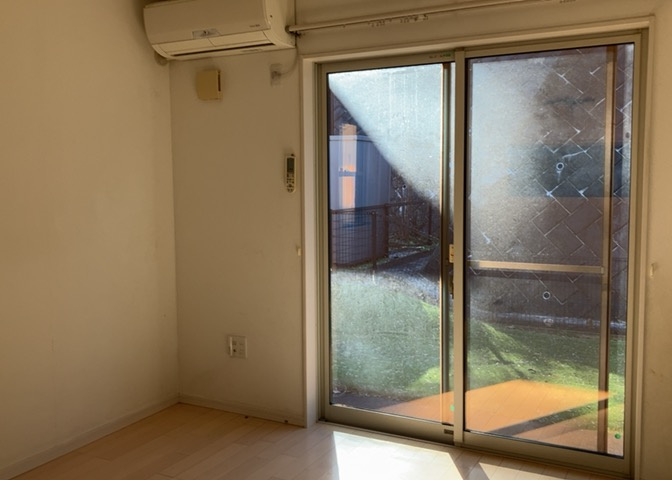 直線タイプはLとDKを一直線に並べた形で対面キッチンのタイプです。一般的なのでよく見かけるかもしれません。直線タイプに似た直接アイランドタイプは、キッチンとダイニングの間に壁がない分広く感じられます。