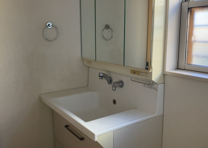 洗面化粧台では顔を洗ったり、身だしなみを整えることが本来の使い方ですが、用途によっては洗面化粧台に求められる機能が違ってくるため、ご自身や家族のライフスタイルに合ったものを選ぶことをおすすめ致します。