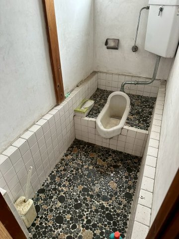 洋式便器への変更や、温水洗浄便座の設置をご検討下さい