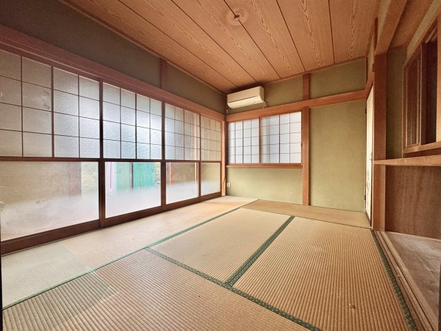 リフォーム工事中　南面に縁側があります。