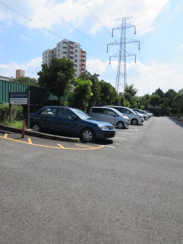 敷地内駐車場多数有り