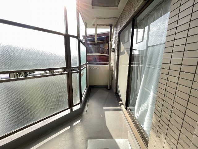 南向きで陽当たり良好のバルコニーです。　