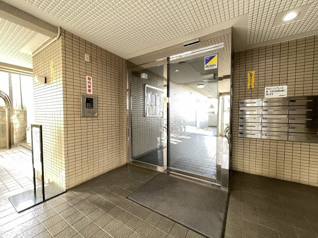 マンションの顔でもある、高級感漂うエントランス。　