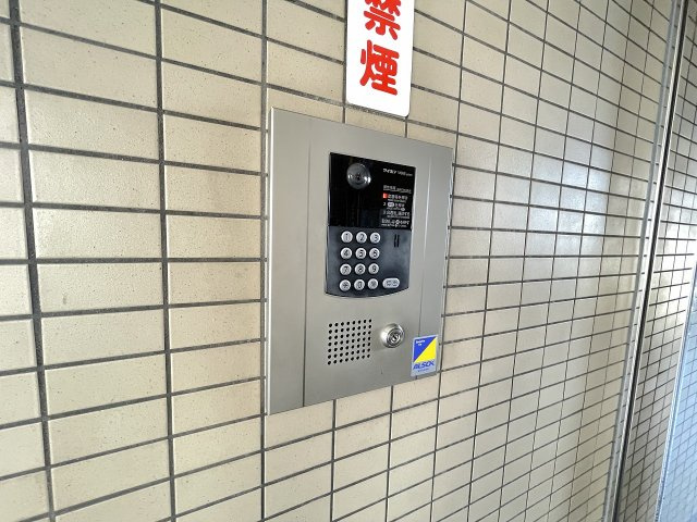 突然の訪問や勧誘などを防ぐことができ、プライバシーを守れます。　