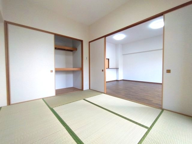 LDに和室が隣接、お子様の遊び場等多目的に活用可能