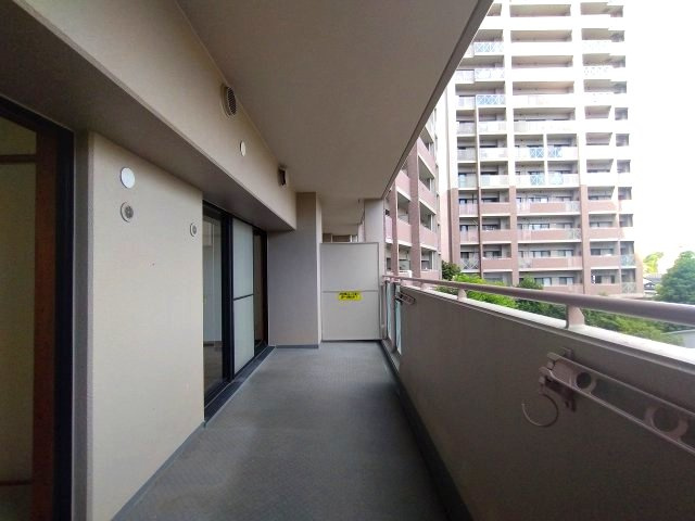 洗濯物がたくさん干せる広々としたバルコニー！