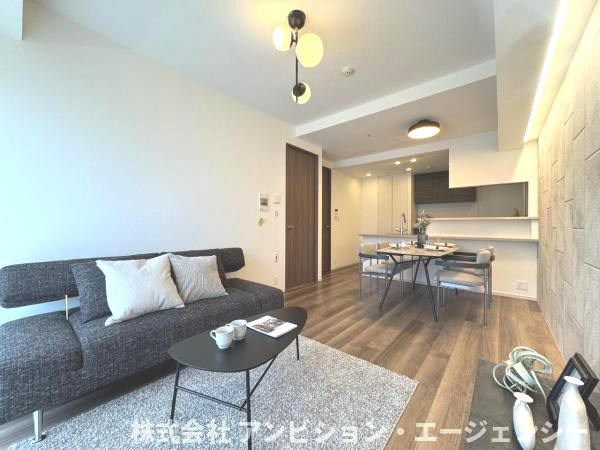 お料理中もご家族との会話が弾む対面式キッチン。奥行きのある間取りでゆとりある暮らしを実現します。
