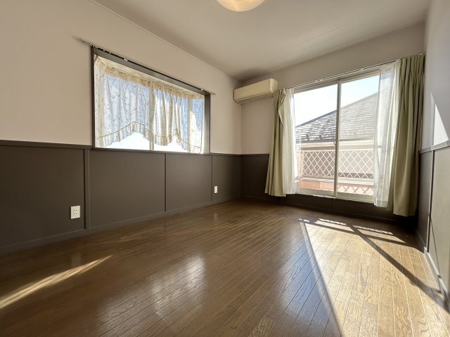 東南側の寝室は気持ちの良い朝を迎えられます♪