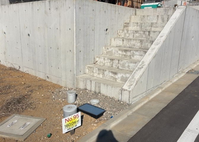 家を建てる前提で土地を探している場合、地盤の丈夫さは譲れない条件の一つです。地盤が脆弱だと追加工事が必要となります。また、過去に地盤沈下や液状化現象を起こした土地は、できるだけ避けた方がいいでしょう。