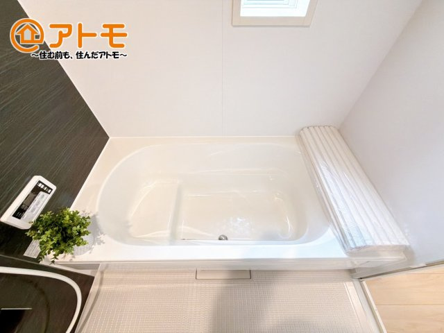 お風呂で日々の疲れを落としましょう♪スタイリッシュなお風呂になっています！