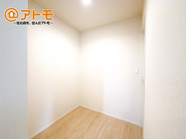 納戸は季節ものなどを収納することができて便利です♪
