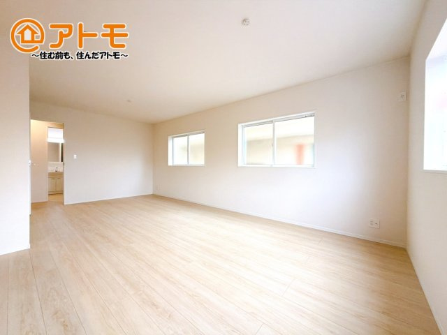 家族団らんのイメージは、リビングを思い浮かべませんか？リビングこそ広々とした空間が良いですね♪