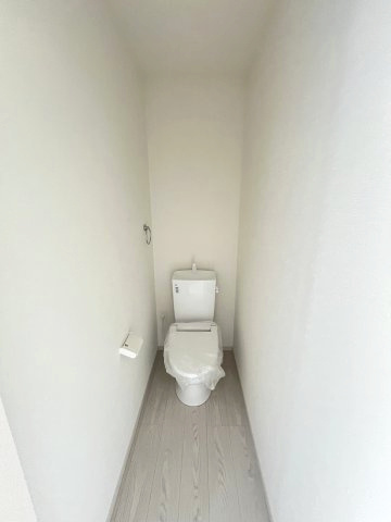 施工例。2階にもトイレです。施工例は完成時と異なる場合があります。