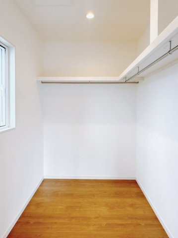 ■WIC｜お洋服はもちろん、使う頻度の少ない家具や小物・場所を取りがちな旅行用のスーツケースなどもしまえます。また、厚手のコートをしまっても充分な広さを堪能できるプランです♪