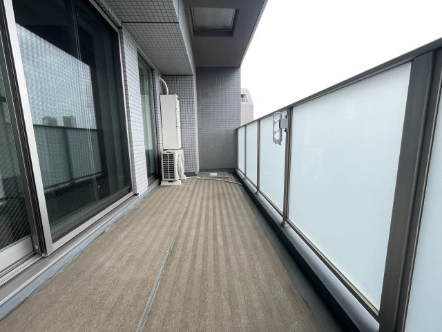 前面棟無しで南西向きのバルコニーは、陽当たり・通風・眺望良好です。　