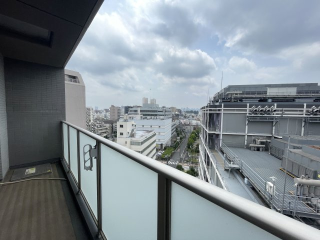 前面棟無しで南西向きのバルコニーは、陽当たり・通風・眺望良好です。