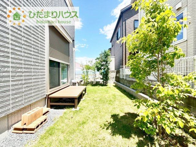 ウッドデッキ付きで、2階に上がらずとも洗濯物を干すこともできます！！